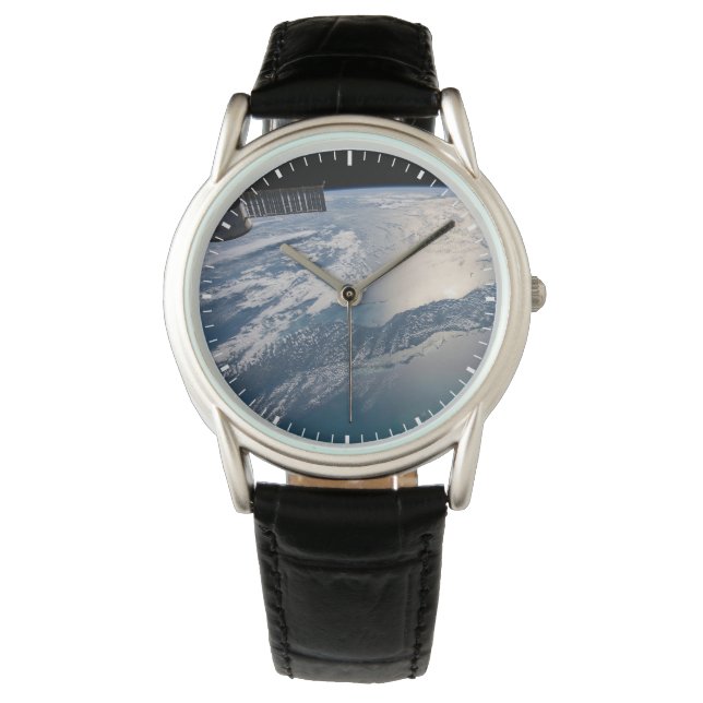 Reloj De Pulsera La Estación Espacial Internacional Sobre El Atlánt (Anverso)