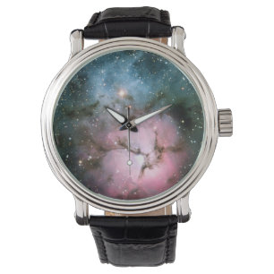 Reloj De Pulsera La nebulosa protagoniza el espacio fresco de la