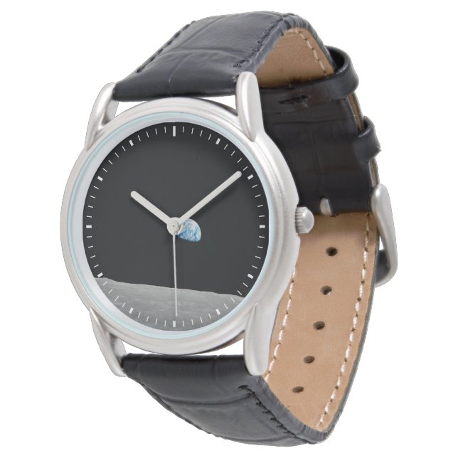 Reloj De Pulsera La Tierra Se Levanta Sobre El Horizonte Lunar. (Angular)