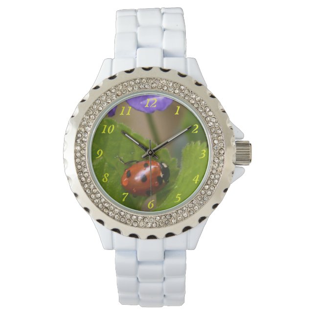 Reloj De Pulsera Ladybug sobre las dulces flores violetas (Anverso)