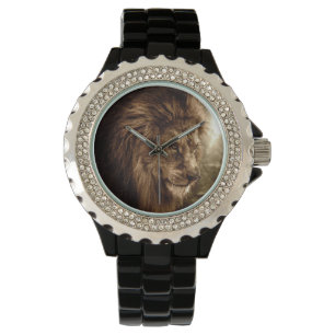 Reloj De Pulsera León contra el cielo tempestuoso