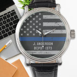 Reloj De Pulsera Línea Azul delgada - Bandera norteamericana de Est<br><div class="desc">Thin Blue Line Police Watch - Diseño de la bandera estadounidense con colores de la bandera de la policía,  diseño angustiado. Un regalo encantador para tu oficial de policía favorito. Personaliza con el nombre. DERECHOS RESERVADOS © 2020 Judy Burrows,  Black Dog Art - Todos los derechos reservados.</div>