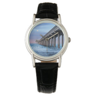 Reloj De Pulsera Luna llena sobre el muelle, California
