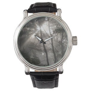 Reloj De Pulsera Luz del sol a través de árboles, bosque oscuro