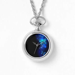 Reloj De Pulsera Mariposa morfo en el fondo oscuro