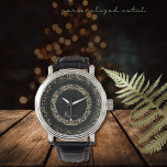 Reloj De Pulsera Monograma del patrón floral de oro negro personali<br><div class="desc">Este WATCH de diseño inicial monogramado de excelente calidad con un gran patrón dorado floral sobre fondo negro le haría un gran regalo para cualquier ocasión. Encontrarás una corbata a juego,  un encendedor,  medias y eslabones con este diseño floral de moda. Fue cuidadosamente diseñado y pintado a mano.</div>