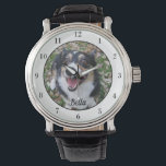 Reloj De Pulsera Monograma del propietario del Mascota de la foto d<br><div class="desc">Personalice con la fotografía de su propio perro en este mascota personalizado y personalizar con su nombre en la parte inferior. Un hermoso regalo personalizado de reloj de pulsera para que el dueño de un perro o gato inmortalice su amor. Bordeado de blanco con números negros.</div>