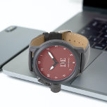 Reloj De Pulsera Monograma rojo oscuro minimalista moderno<br><div class="desc">Este moderno diseño cuenta con iniciales tipográficas y un nombre para un ambiente minimalista que se puede personalizar fácilmente.</div>