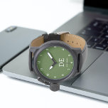 Reloj De Pulsera Monograma verde minimalista moderno del bosque<br><div class="desc">Este moderno diseño cuenta con iniciales tipográficas y un nombre para un ambiente minimalista que se puede personalizar fácilmente.</div>
