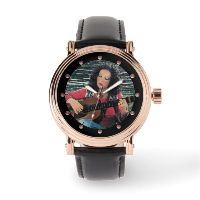 Reloj De Pulsera Mujer Jugando Música Con Guitarra Acústica (Anverso)
