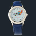 Reloj De Pulsera Niños Blue Hot Flames y niños de coches de Carrera<br><div class="desc">Este diseño de relojes de chico genial presenta un auto de carreras azul con ruedas negras y llamas calientes, números, y tiene lugar para que agregues el nombre de tus hijos en una tipografía simple. El regalo perfecto para los aficionados a los coches de carreras. Consulte el resto de nuestra...</div>