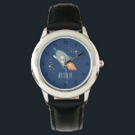 Reloj De Pulsera Niños Personalizado de envío de cohete y niños con<br><div class="desc">Este lindo reloj azul y moderno para niños cuenta con un personalizado de un cohete, y puede ser personalizado con el nombre y el monograma de tus hijos. Con números claros y fácilmente legibles, este 'primer' reloj es genial para niños o niños recién empezando a aprender el tiempo. El diseño...</div>