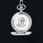 Reloj De Pulsera Nombre y monograma de la dama de honor personaliza<br><div class="desc">Elegante regalo de dama de honor personalizado que incluye monograma personalizado con estilo de letra de guión elegante negro con el nombre y título de la dama de honor en estilo clásico de letra serif sobre fondo blanco. También perfecto para padrinos, el mejor hombre, el padre de la novia, la...</div>
