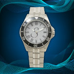 Reloj De Pulsera Números romanos mínimos simples de monograma inici<br><div class="desc">Eleva tu estilo con este sofisticado reloj de pulsera de acero inoxidable, diseñado para hombres que aprecian la elegancia atemporal. El elegante dial gris está adornado con sorprendentes números romanos negros y un refinado monograma inicial negro, lo que crea una apariencia nítida y distinguida. Diseñado para la durabilidad y el...</div>