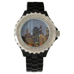 Reloj De Pulsera Opinión del horizonte de la ciudad en noche