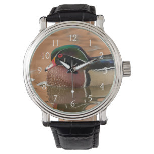 Reloj De Pulsera Pato de madera nadando en agua