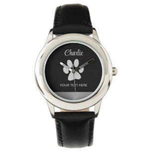 Reloj De Pulsera Paw de perro plateado sobre fondo negro