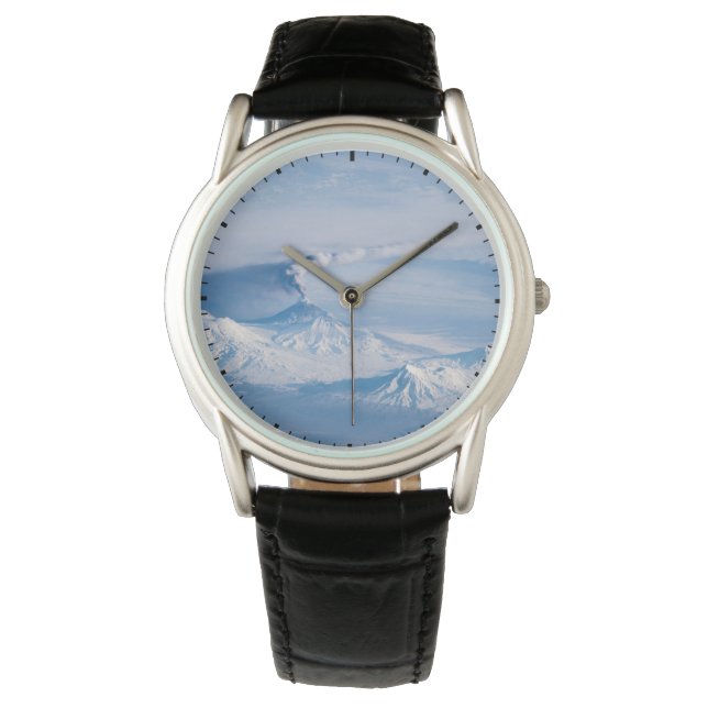 Reloj De Pulsera Pluma Emanando Del Volcán Kliuchevskoi. (Anverso)