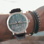 Reloj De Pulsera Puerta rústica de madera y hierro en azul, persona<br><div class="desc">¡Guay Watch para los hombres! Vieja puerta rústica de madera con decoraciones de hierro forjado en azul - fotografía de detalle de Marions Artwork. ¡Gran idea de regalo personalizable para cada hombre!</div>
