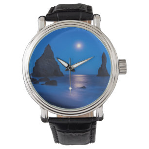 Reloj De Pulsera Reflejo del claro de luna en el océano y pilares d
