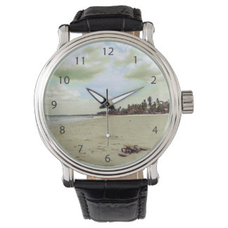 Reloj De Pulsera Sandalias en la playa tropical