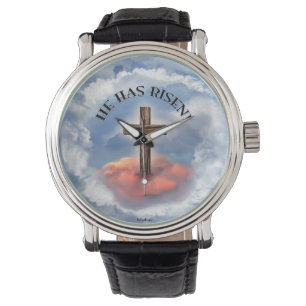 Reloj De Pulsera Se Ha Levantado Cruzando Con Nubes.