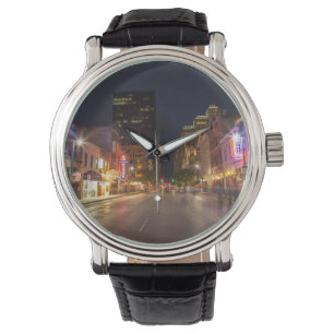 Reloj De Pulsera Sexta Calle En Dusk, En El Centro De Austin, Texas