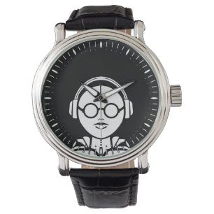 Reloj De Pulsera Silueta blanca en alfombrilla de escritorio negra