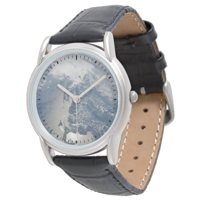 Reloj De Pulsera Sunglint En La Costa De Massachusetts. (Angular)