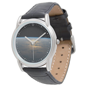 Reloj De Pulsera Sunglint Viene De Un Pacífico Sur Parcialmente Nub
