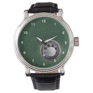 Reloj De Pulsera Taza y bola del golf en los verdes