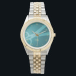 Reloj De Pulsera Tijeras verde azuladas y monograma<br><div class="desc">Este reloj muestra su monograma y un par de tijeras sobre un fondo verde verde azulado,  con números romanos de color dorado. Es un regalo perfecto para un peluquero,  peluquero,  sastre y más.</div>