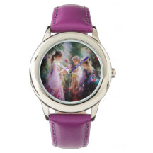 Tres chicas jugando en el jardín