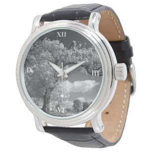 Reloj De Pulsera Un árbol sopla en el viento