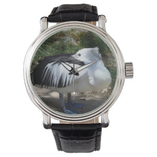 Reloj De Pulsera Un gato pelícano dando vueltas,