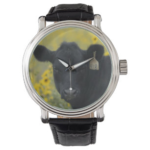 Reloj De Pulsera Un ternero entre los girasoles de Nebraska