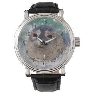 Reloj De Pulsera Una cría de foca haciendo surf
