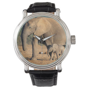 Reloj De Pulsera Una madre y cría de elefante africano en movimient