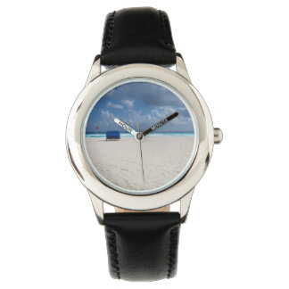 Reloj De Pulsera Una silla de playa espera