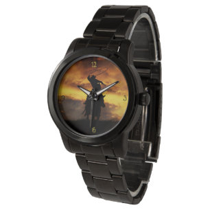 Reloj De Pulsera Vaqueros en el circuito se alejan del atardecer de