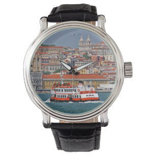 Reloj De Pulsera Vista de Lisboa con el antiguo ferry en el río Ta