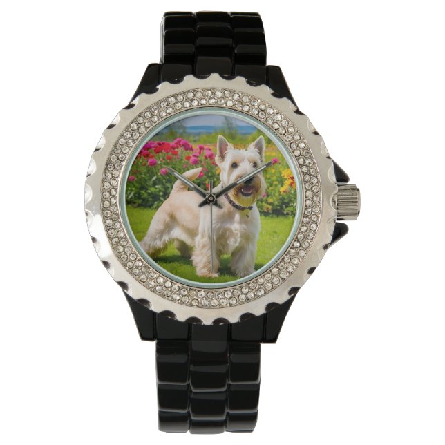 Reloj De Pulsera Wheaten Scottish Terrier jugando en Flowers Grass (Anverso)
