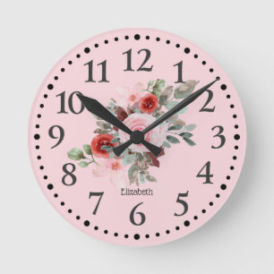 Reloj de redondeo floral rosa personalizado