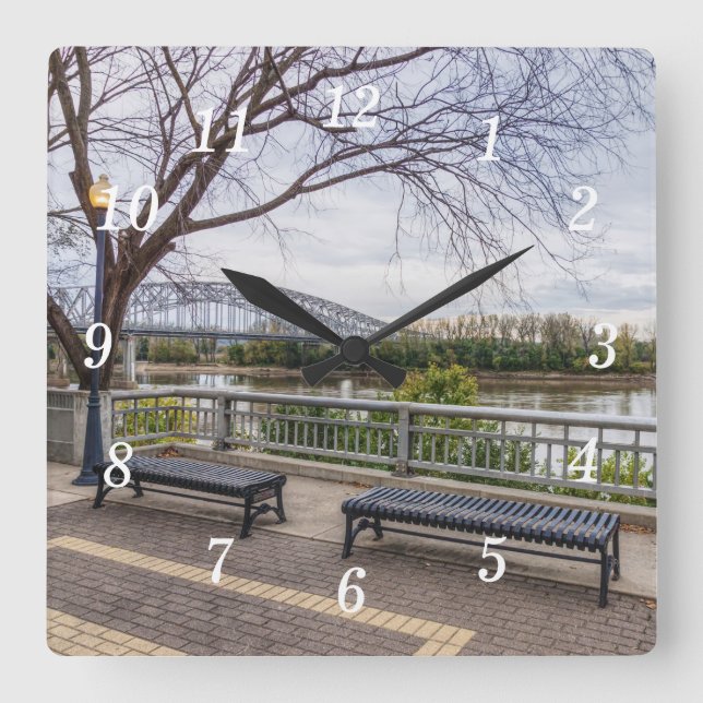 Reloj del muro de la vista del río Misuri (Anverso)