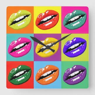Reloj diseñado con el patrón de los labios de arte
