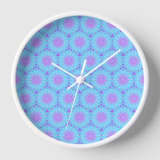 Reloj Flores magenta con forma azul cielo y púrpura