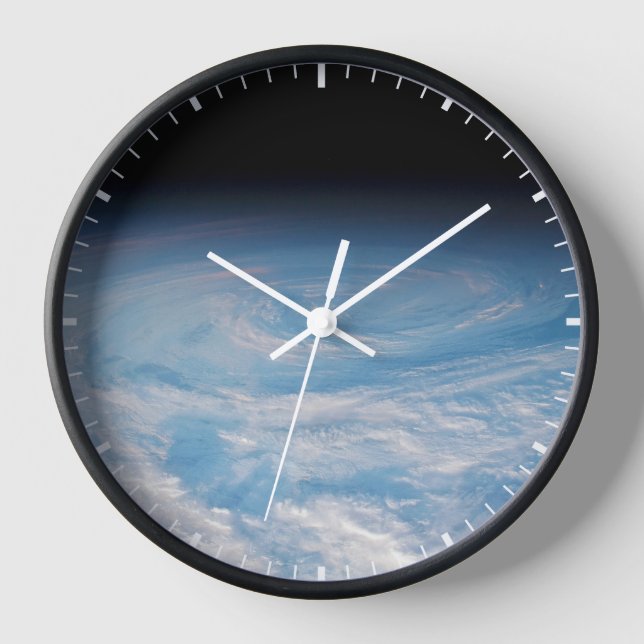 Reloj Formación de nubes circulares sobre el Océano Pací (Anverso)