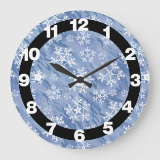 Reloj grande de copos de nieve blancos