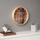 Reloj Granja rústica de madera oscura<br><div class="desc">Rústico reloj de pared de madera oscura de granero con grandes números romanos. Puede personalizar y agregar su propio nombre y año establecido.</div>