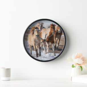 Reloj Herd of Mixed Breed Horses Running in the Snow